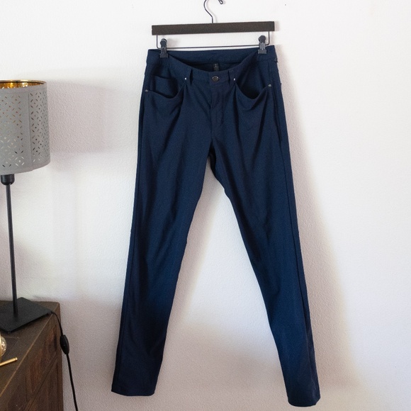 Lululemon ABC Classic Fit 5 Pocket Pant in Navy - Picture 1 of 4